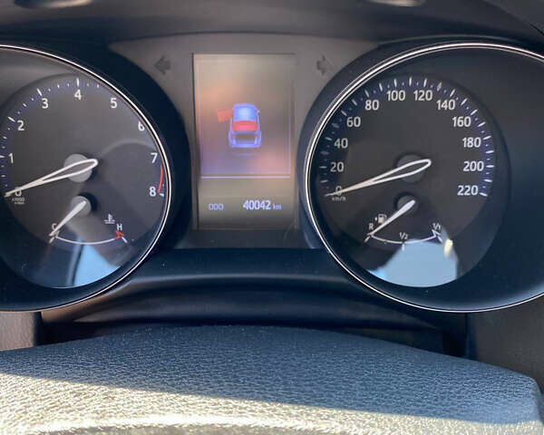 Белый Тойота C-HR, объемом двигателя 1.2 л и пробегом 40 тыс. км за 24900 $, фото 35 на Automoto.ua