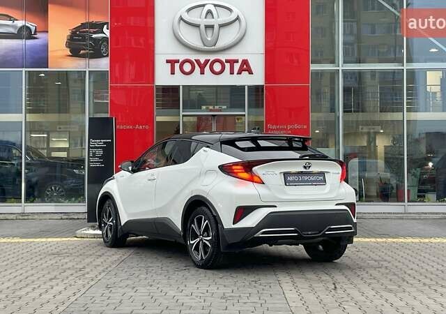 Белый Тойота C-HR, объемом двигателя 1.99 л и пробегом 64 тыс. км за 27507 $, фото 16 на Automoto.ua