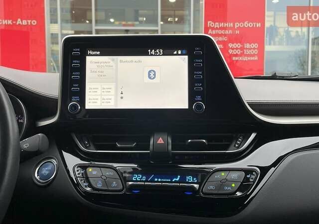 Белый Тойота C-HR, объемом двигателя 1.99 л и пробегом 64 тыс. км за 27507 $, фото 25 на Automoto.ua