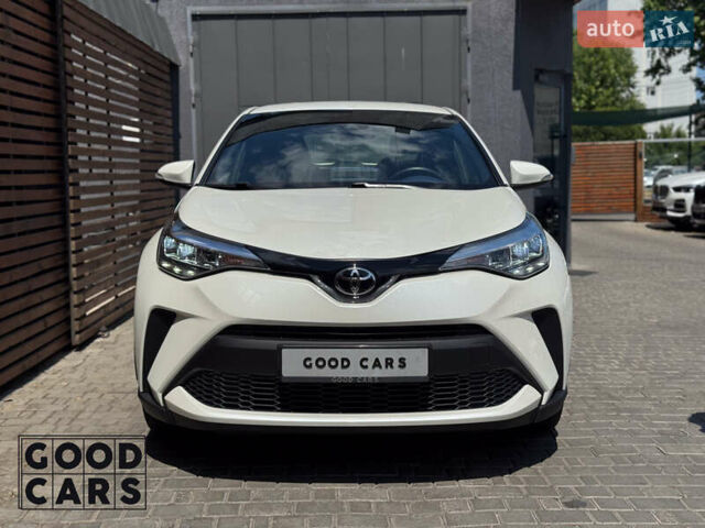 Белый Тойота C-HR, объемом двигателя 2 л и пробегом 70 тыс. км за 21400 $, фото 1 на Automoto.ua