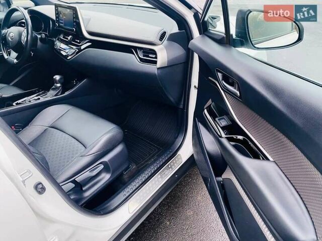 Белый Тойота C-HR, объемом двигателя 1.99 л и пробегом 91 тыс. км за 26350 $, фото 19 на Automoto.ua