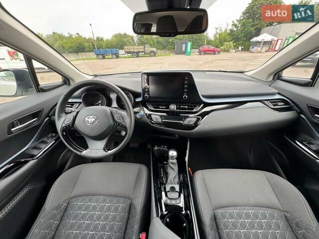 Белый Тойота C-HR, объемом двигателя 1.8 л и пробегом 35 тыс. км за 17500 $, фото 10 на Automoto.ua
