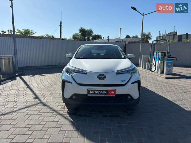Белый Тойота C-HR, объемом двигателя 0 л и пробегом 75 тыс. км за 18990 $, фото 5 на Automoto.ua