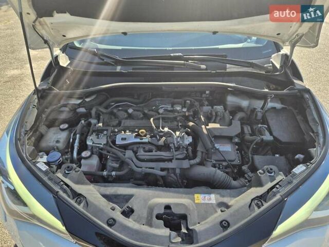 Белый Тойота C-HR, объемом двигателя 1.99 л и пробегом 52 тыс. км за 29400 $, фото 17 на Automoto.ua