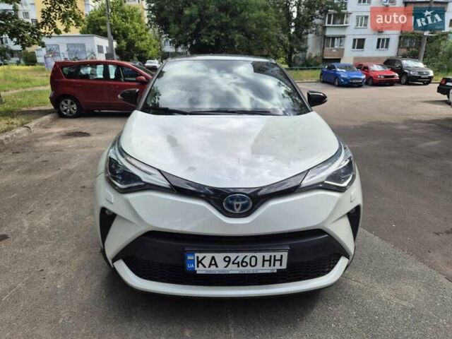 Белый Тойота C-HR, объемом двигателя 1.99 л и пробегом 55 тыс. км за 28400 $, фото 2 на Automoto.ua