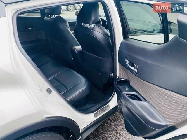 Белый Тойота C-HR, объемом двигателя 1.99 л и пробегом 91 тыс. км за 26350 $, фото 27 на Automoto.ua