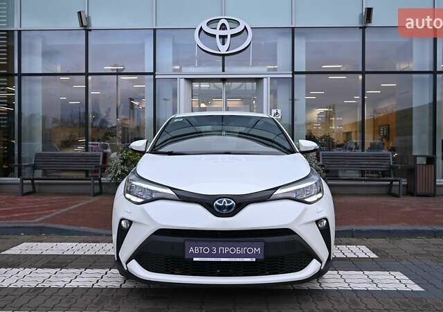 Белый Тойота C-HR, объемом двигателя 1.8 л и пробегом 81 тыс. км за 24905 $, фото 4 на Automoto.ua
