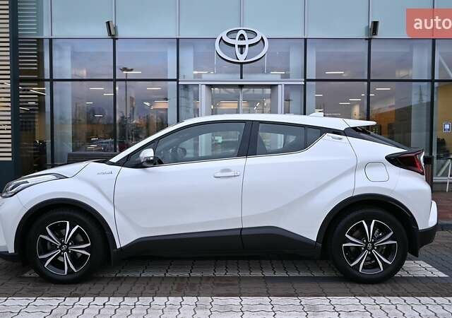 Белый Тойота C-HR, объемом двигателя 1.8 л и пробегом 81 тыс. км за 24905 $, фото 2 на Automoto.ua