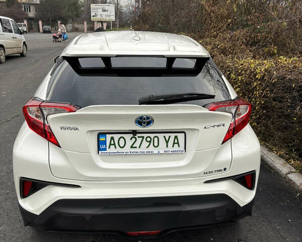 Белый Тойота C-HR, объемом двигателя 0 л и пробегом 84 тыс. км за 16999 $, фото 2 на Automoto.ua