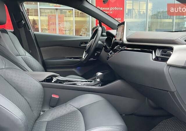 Белый Тойота C-HR, объемом двигателя 1.99 л и пробегом 64 тыс. км за 27507 $, фото 9 на Automoto.ua