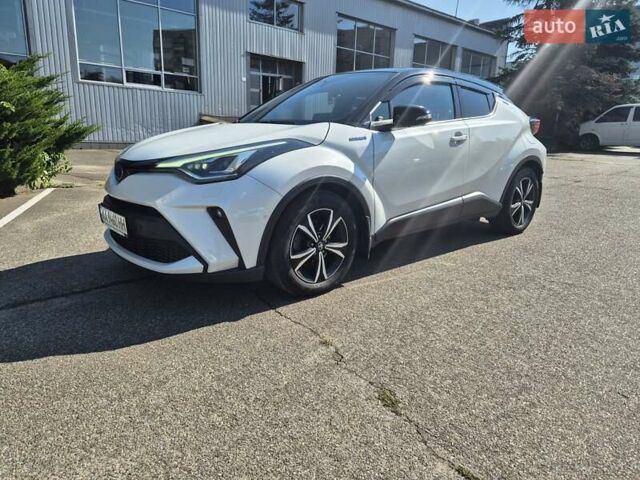 Белый Тойота C-HR, объемом двигателя 1.99 л и пробегом 52 тыс. км за 29400 $, фото 2 на Automoto.ua