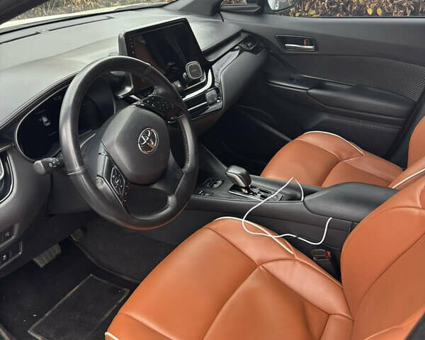 Белый Тойота C-HR, объемом двигателя 0 л и пробегом 84 тыс. км за 16999 $, фото 10 на Automoto.ua