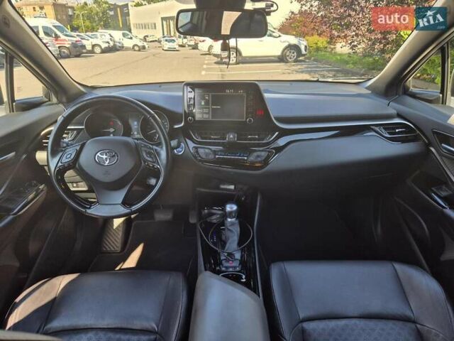 Белый Тойота C-HR, объемом двигателя 1.99 л и пробегом 55 тыс. км за 28400 $, фото 9 на Automoto.ua