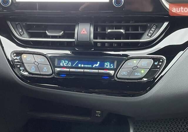 Белый Тойота C-HR, объемом двигателя 1.99 л и пробегом 64 тыс. км за 27507 $, фото 26 на Automoto.ua