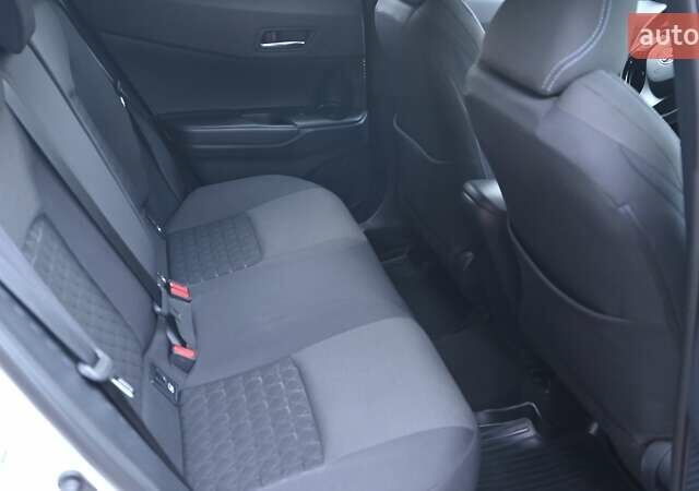 Белый Тойота C-HR, объемом двигателя 1.8 л и пробегом 81 тыс. км за 24905 $, фото 6 на Automoto.ua