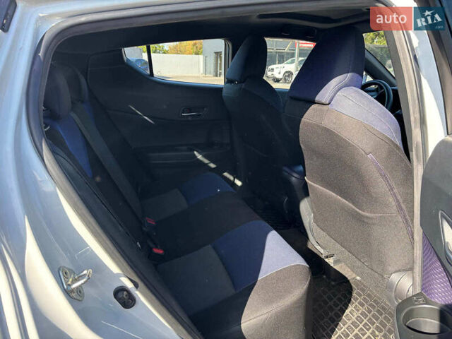 Белый Тойота C-HR, объемом двигателя 0 л и пробегом 75 тыс. км за 18990 $, фото 17 на Automoto.ua