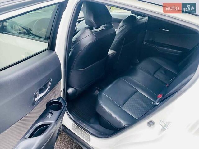 Белый Тойота C-HR, объемом двигателя 1.99 л и пробегом 91 тыс. км за 26350 $, фото 25 на Automoto.ua