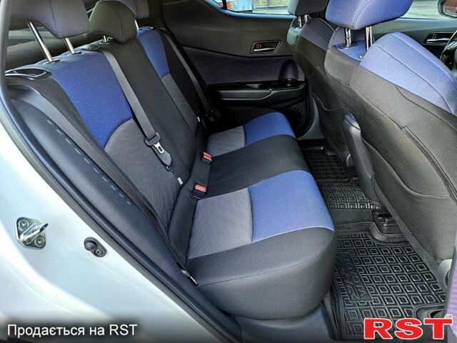 Білий Тойота C-HR, об'ємом двигуна 0 л та пробігом 62 тис. км за 18800 $, фото 5 на Automoto.ua