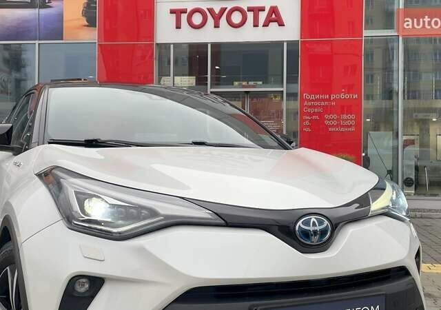 Белый Тойота C-HR, объемом двигателя 1.99 л и пробегом 64 тыс. км за 27507 $, фото 28 на Automoto.ua