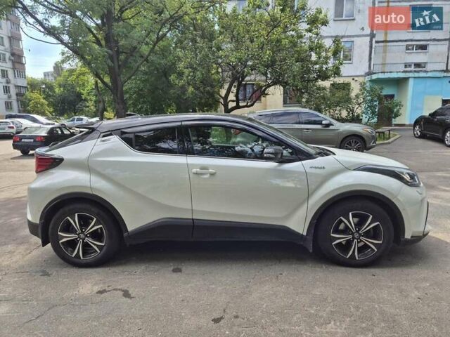 Белый Тойота C-HR, объемом двигателя 1.99 л и пробегом 55 тыс. км за 28400 $, фото 1 на Automoto.ua