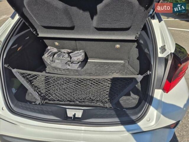 Белый Тойота C-HR, объемом двигателя 1.99 л и пробегом 52 тыс. км за 29400 $, фото 16 на Automoto.ua