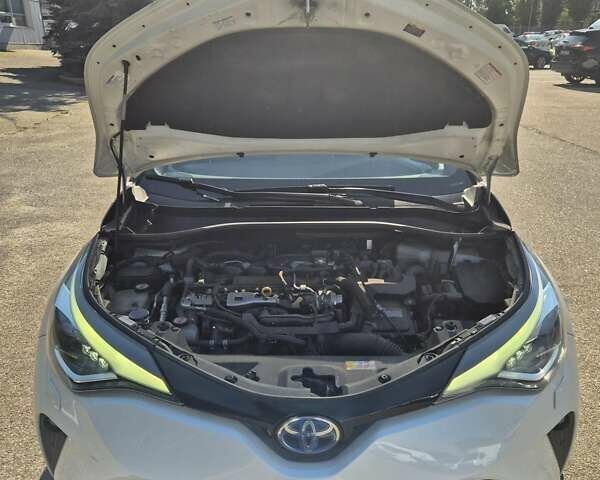 Белый Тойота C-HR, объемом двигателя 1.99 л и пробегом 52 тыс. км за 29400 $, фото 18 на Automoto.ua