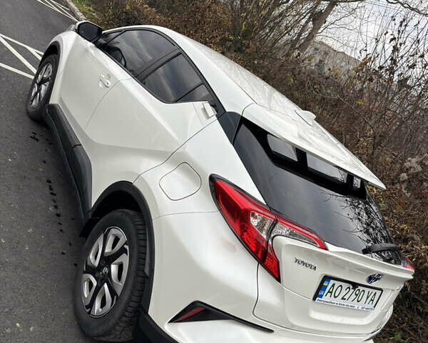 Белый Тойота C-HR, объемом двигателя 0 л и пробегом 84 тыс. км за 16999 $, фото 4 на Automoto.ua