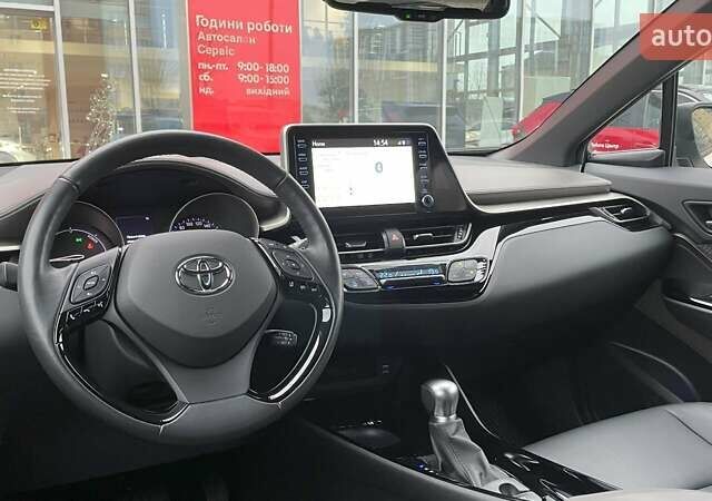 Белый Тойота C-HR, объемом двигателя 1.99 л и пробегом 64 тыс. км за 27507 $, фото 20 на Automoto.ua