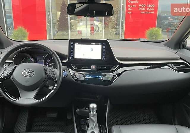 Белый Тойота C-HR, объемом двигателя 1.99 л и пробегом 64 тыс. км за 27507 $, фото 3 на Automoto.ua