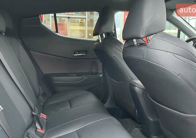 Белый Тойота C-HR, объемом двигателя 1.99 л и пробегом 64 тыс. км за 27507 $, фото 10 на Automoto.ua