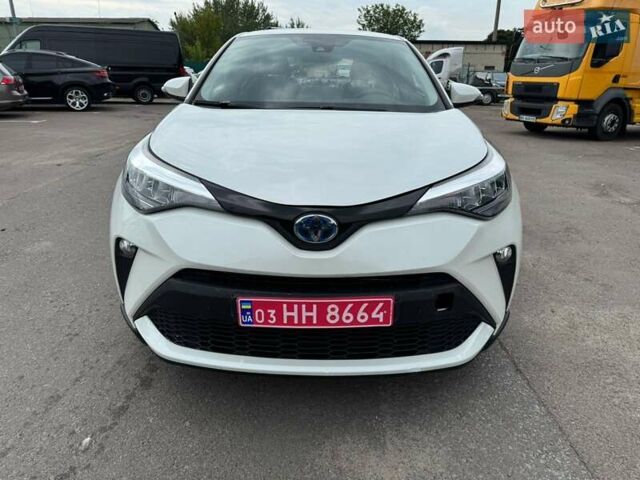 Белый Тойота C-HR, объемом двигателя 1.8 л и пробегом 35 тыс. км за 17500 $, фото 1 на Automoto.ua