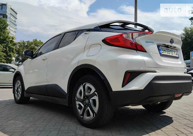 Белый Тойота C-HR, объемом двигателя 0 л и пробегом 17 тыс. км за 24500 $, фото 8 на Automoto.ua