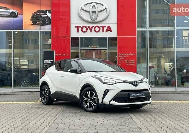 Белый Тойота C-HR, объемом двигателя 1.99 л и пробегом 64 тыс. км за 27507 $, фото 2 на Automoto.ua