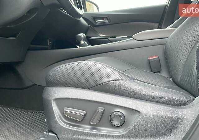 Белый Тойота C-HR, объемом двигателя 1.99 л и пробегом 64 тыс. км за 27507 $, фото 23 на Automoto.ua