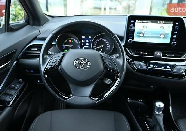 Белый Тойота C-HR, объемом двигателя 1.8 л и пробегом 81 тыс. км за 24905 $, фото 8 на Automoto.ua