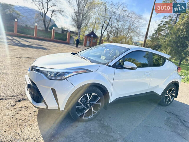 Белый Тойота C-HR, объемом двигателя 1.99 л и пробегом 76 тыс. км за 20999 $, фото 4 на Automoto.ua