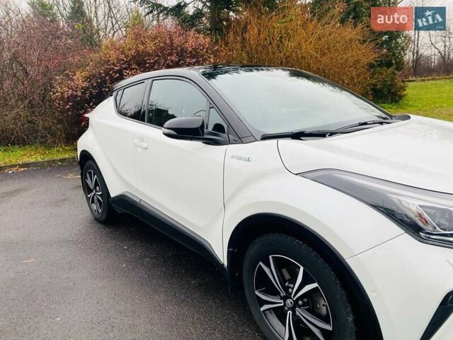 Белый Тойота C-HR, объемом двигателя 1.99 л и пробегом 91 тыс. км за 26350 $, фото 2 на Automoto.ua