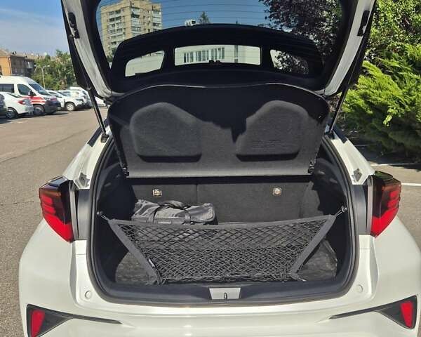 Белый Тойота C-HR, объемом двигателя 1.99 л и пробегом 55 тыс. км за 28400 $, фото 8 на Automoto.ua