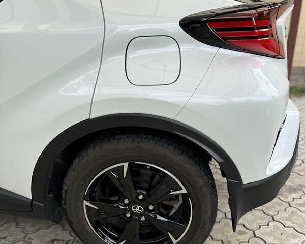 Белый Тойота C-HR, объемом двигателя 1.99 л и пробегом 135 тыс. км за 26900 $, фото 39 на Automoto.ua