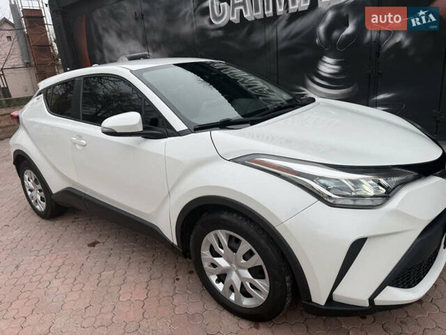 Білий Тойота C-HR, об'ємом двигуна 1.99 л та пробігом 28 тис. км за 24000 $, фото 2 на Automoto.ua