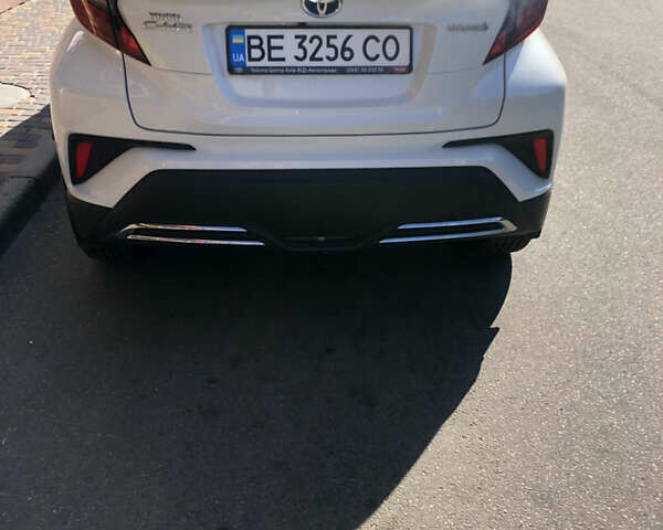 Белый Тойота C-HR, объемом двигателя 2 л и пробегом 36 тыс. км за 28900 $, фото 11 на Automoto.ua