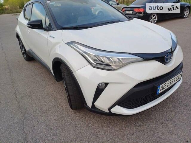 Белый Тойота C-HR, объемом двигателя 1.99 л и пробегом 25 тыс. км за 26000 $, фото 2 на Automoto.ua