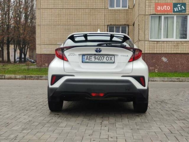 Белый Тойота C-HR, объемом двигателя 1.8 л и пробегом 86 тыс. км за 28000 $, фото 3 на Automoto.ua