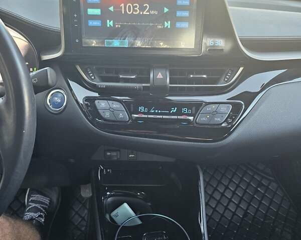 Белый Тойота C-HR, объемом двигателя 0 л и пробегом 50 тыс. км за 19500 $, фото 6 на Automoto.ua