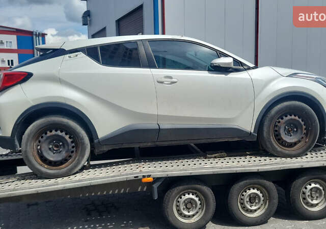 Білий Тойота C-HR, об'ємом двигуна 1.99 л та пробігом 28 тис. км за 24000 $, фото 17 на Automoto.ua