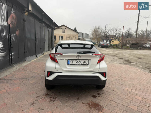 Білий Тойота C-HR, об'ємом двигуна 1.99 л та пробігом 28 тис. км за 24000 $, фото 4 на Automoto.ua