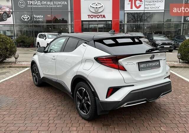 Белый Тойота C-HR, объемом двигателя 1.99 л и пробегом 26 тыс. км за 30700 $, фото 1 на Automoto.ua