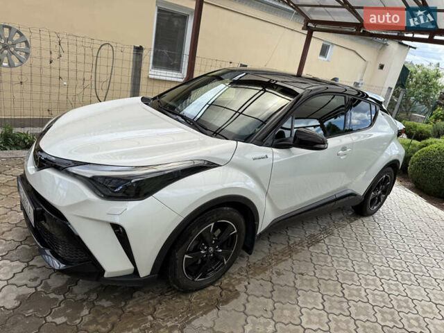 Белый Тойота C-HR, объемом двигателя 1.99 л и пробегом 135 тыс. км за 26900 $, фото 6 на Automoto.ua