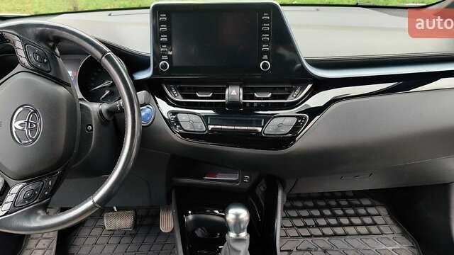 Белый Тойота C-HR, объемом двигателя 1.8 л и пробегом 86 тыс. км за 28000 $, фото 6 на Automoto.ua