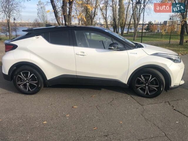 Білий Тойота C-HR, об'ємом двигуна 1.99 л та пробігом 34 тис. км за 30000 $, фото 4 на Automoto.ua